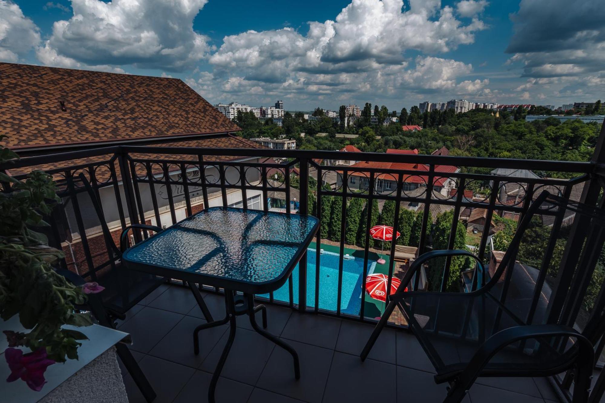 Lolo'S Bliss Hotel تشيسيناو المظهر الخارجي الصورة